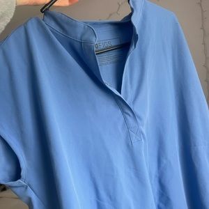 FIGS Rafaela top size medium